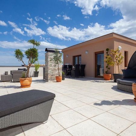 Luxury Apartment With Private Rooftop Terrace Pula Exterior foto