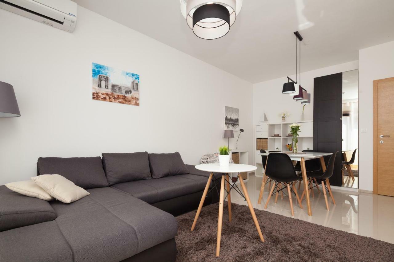 Luxury Apartment With Private Rooftop Terrace Pula Exterior foto